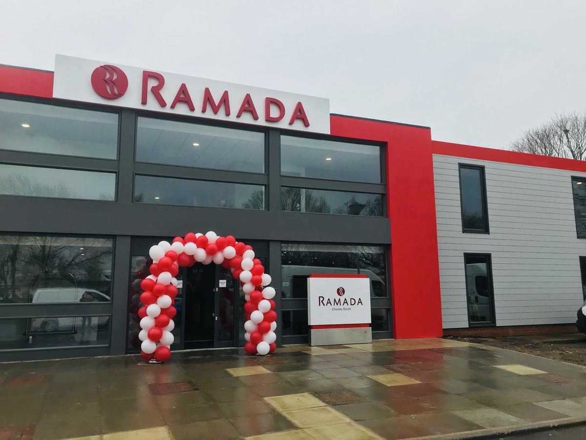 ホテル Ramada Chorley South エクステリア 写真
